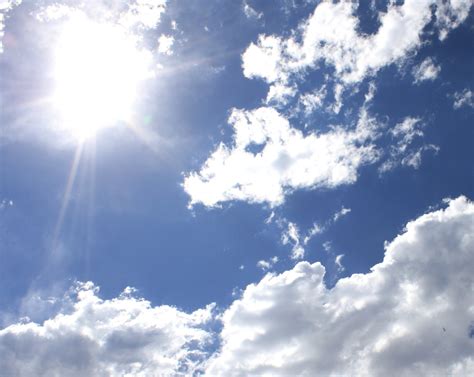 今日の天気 垂水 雲の隙間から光が差し込む